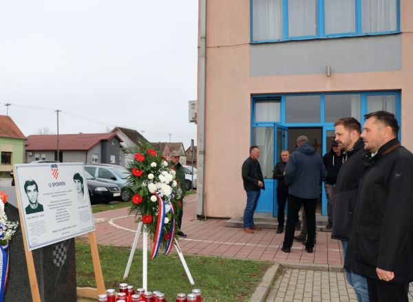 Odana počast poginulim braniteljima Miji Mržljaku i Josipu Vagneru