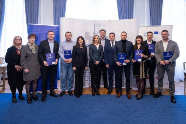 U OBŽ dodijeljeni ugovori za projekte vrijedne 6,9 milijuna eura: fokus na gospodarstvo, obrazovanje i okoli&scaron;