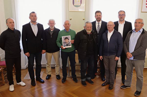 [VIDEO] Prijem akademskih slikara i veterana 122. brigade Hrvatske vojske u Gradskoj upravi