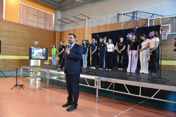 Gradonačelnik Mandarić sudjelovao na obilježavanju Dana škole u Đakovu i Piškorevcima