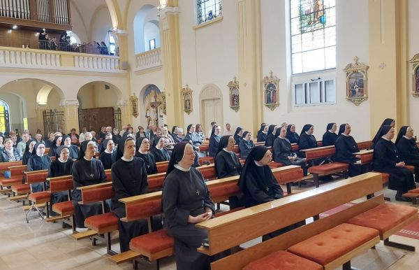 Milosrdne sestre sv. Križa u Đakovu proslavile tradicionalnu svetkovinu Presvetog Srca Isusova