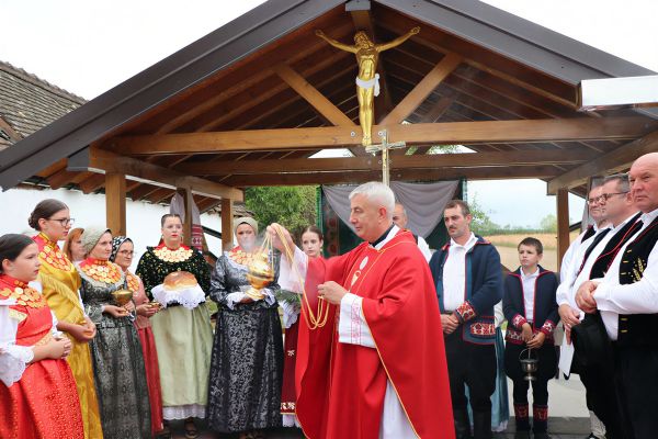 U Arduševcu blagoslovljena sjenica s oltarom – novo mjesto molitve i susreta