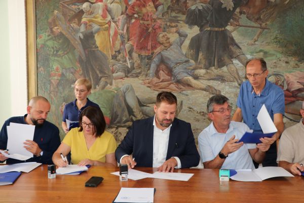 Grad Đakovo nastavlja s potporom učenicima - svakom učeniku 100 eura