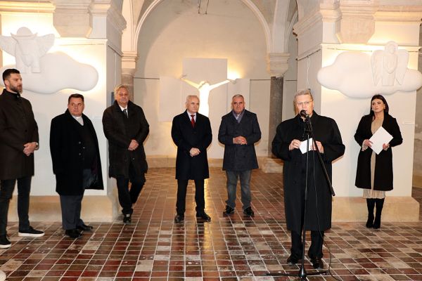 U kripti đakovačke katedrale svečano otvorena izložba &bdquo;Kiparski izričaji vjere&ldquo;