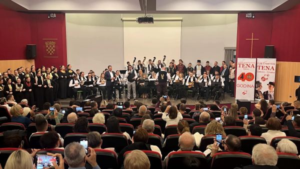 Večer Teninih tambura&scaron;kih uspomena odu&scaron;evila mnogobrojnu publiku