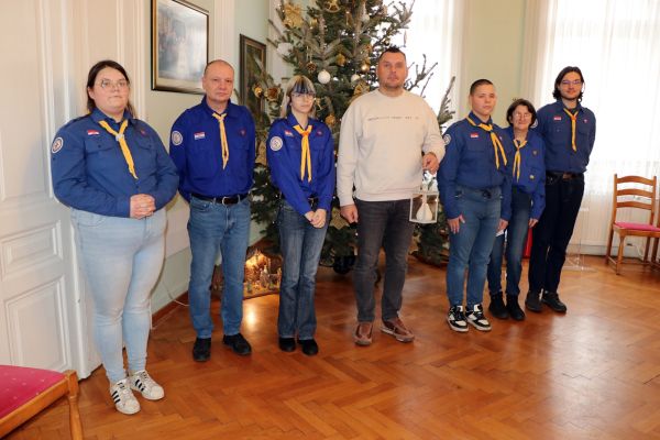 Izviđači Odreda &bdquo;Klasje&ldquo; donijeli Betlehemsko svjetlo u Grad Đakovo