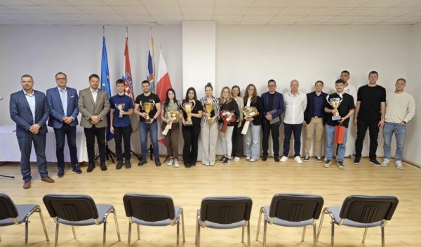 [VIDEO] Progla&scaron;eni najbolji sporta&scaron;i, kolektivi i treneri Grada Đakova za 2025. godinu