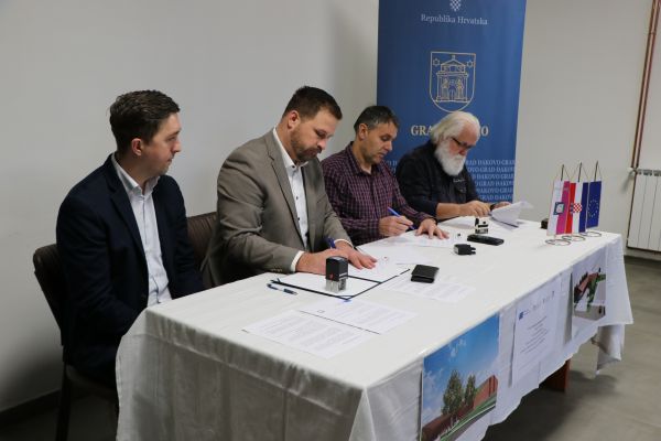 [VIDEO] Potpisani ugovori za izgradnju dječjeg vrtića i dru&scaron;tvenog doma u Ku&scaron;evcu