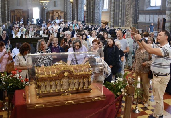 Relikvije sv. Male Terezije i njezinih roditelja u đakovačkoj katedrali