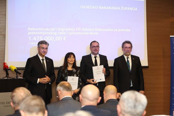 Potpisani ugovori vrijedni 26,3 milijuna eura za ulaganja u osnovne &scaron;kole u Osječko-baranjskoj županiji