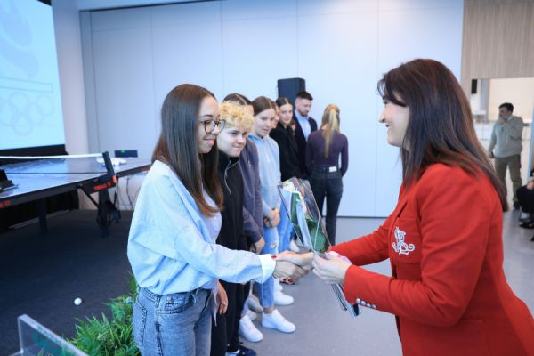 Vrijednom donacijom sportske opreme Županija stvara bolje uvjete za sport u &scaron;kolama i klubovima